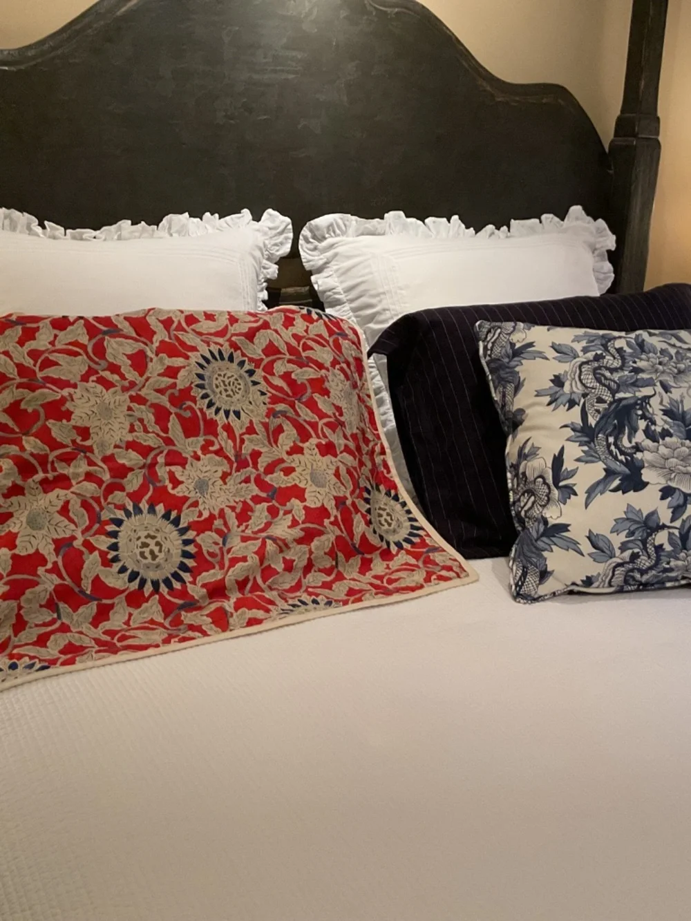 Ralph Lauren Pair of Shams, std size, red and navy